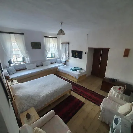 בית הארחה Traditional Përmet