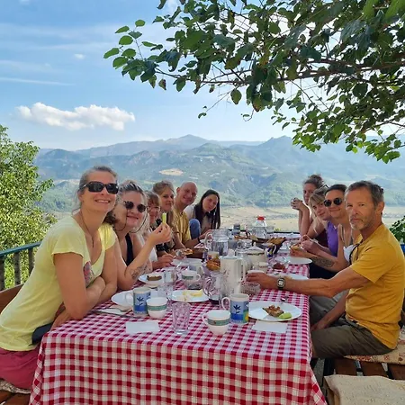 Traditional בית הארחה *